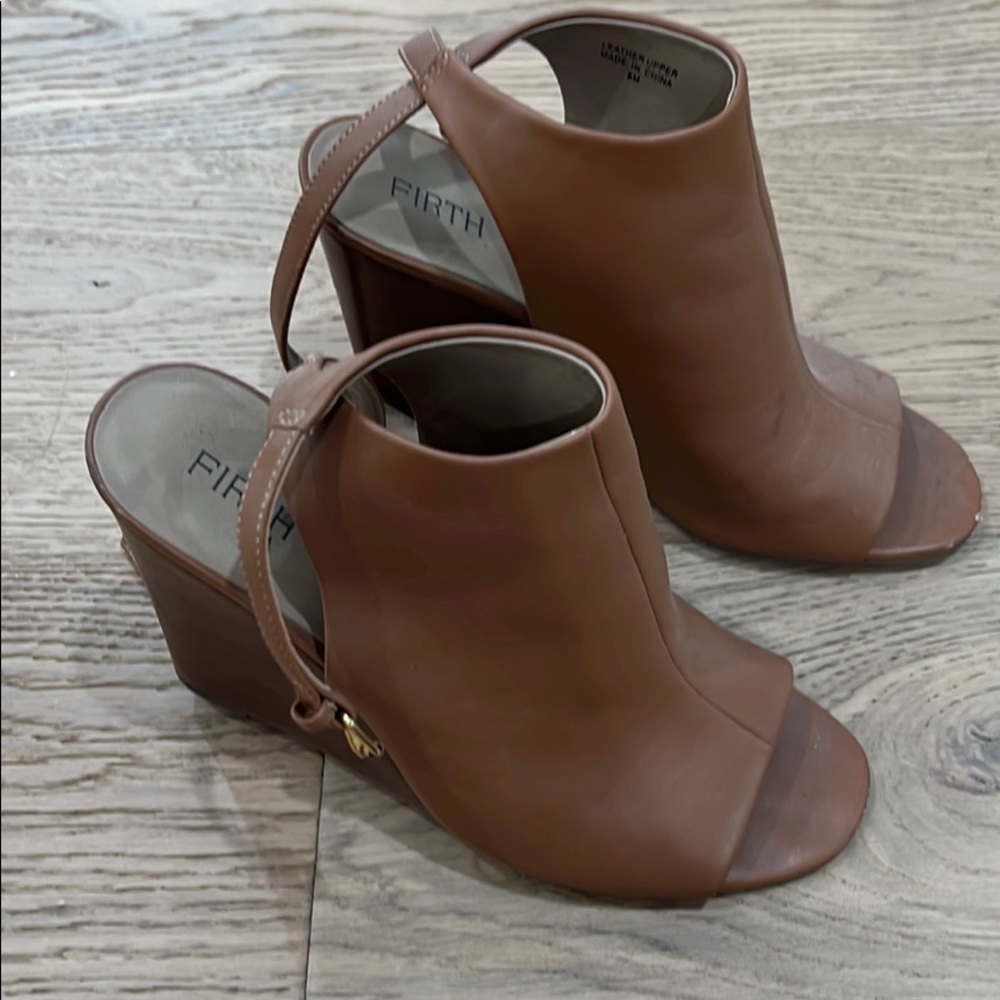 Brown leather firth wedges size 8